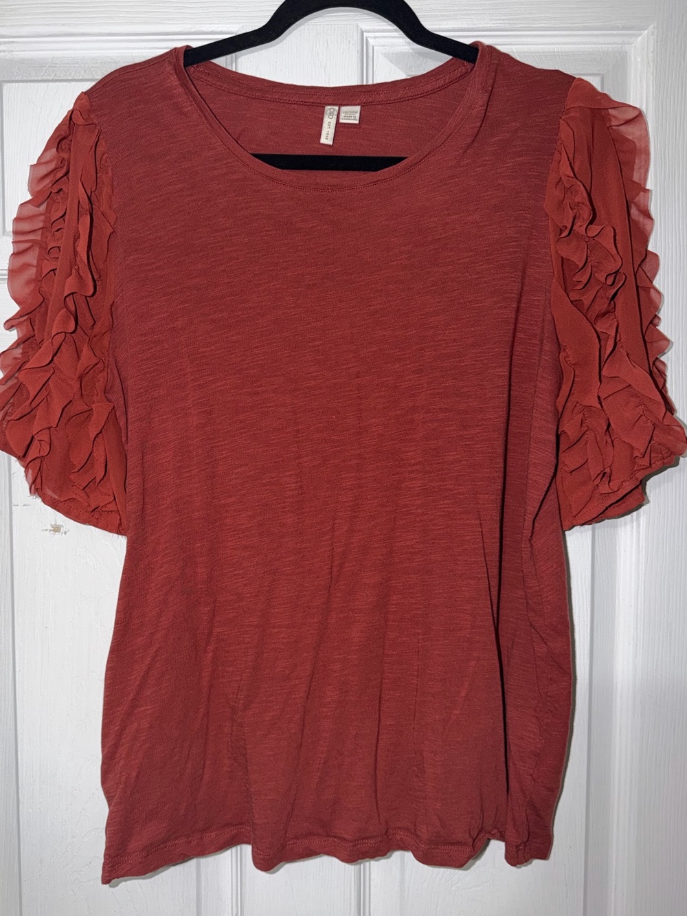 Tee with ruffle sleeves